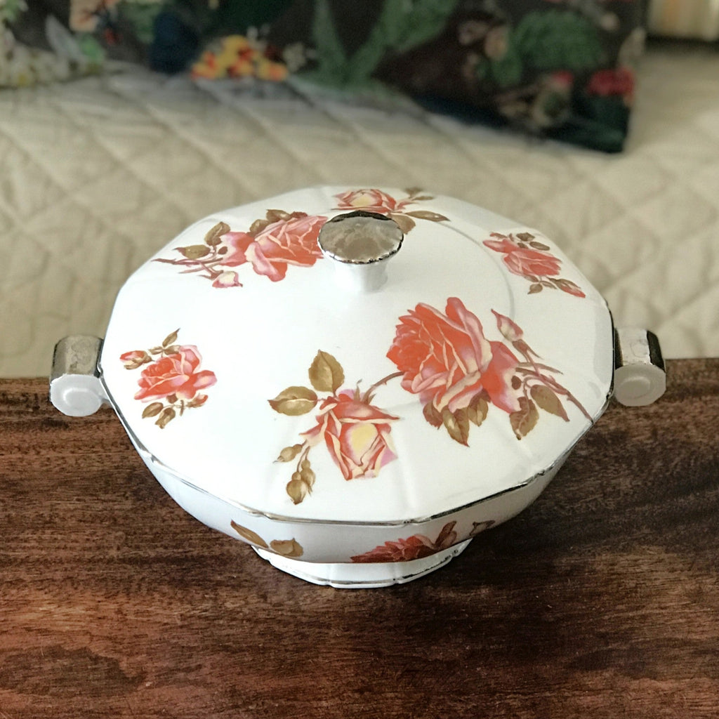 Grande soupière forme Art Déco décor Roses en porcelaine de Sologne Lamotte Beuvron par Hello Broc brocante en ligne