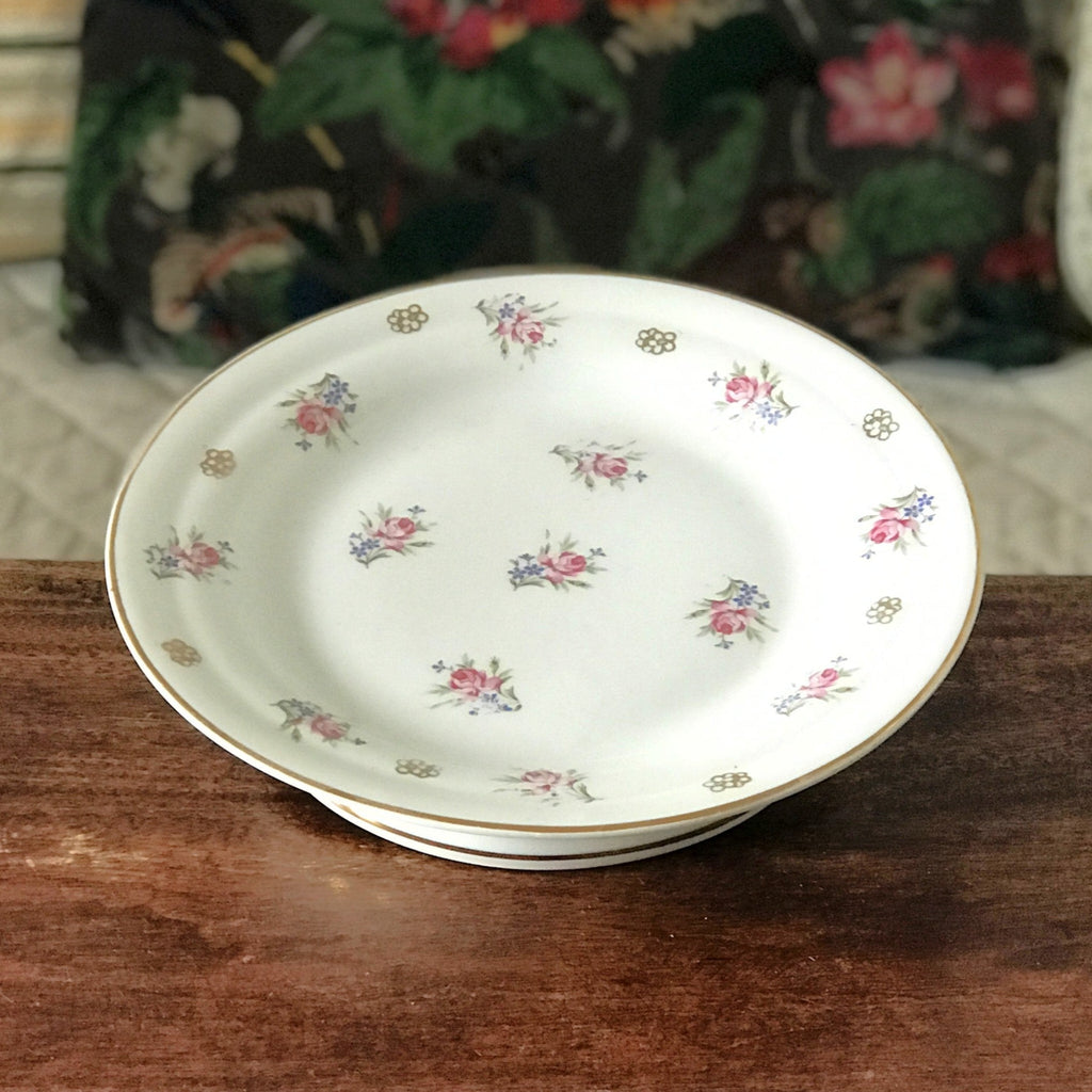 Présentoir à gâteau vintage sur piédouche en porcelaine de Limoges décor fleurs par Hello Broc brocante en ligne