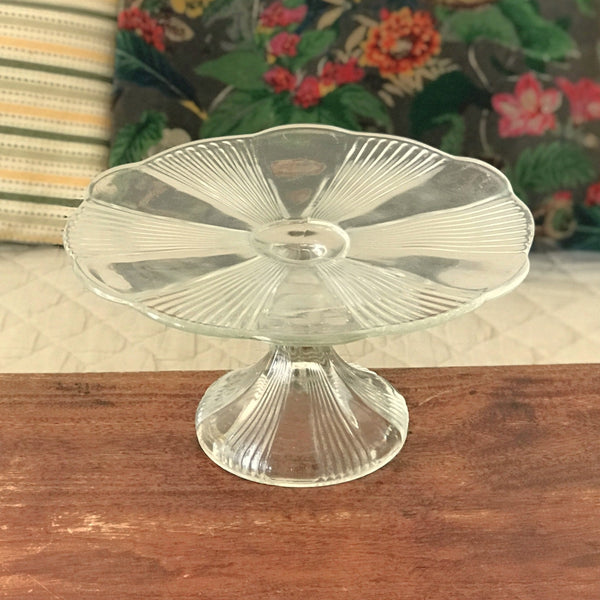 Présentoir à gâteau vintage sur piédouche en verre moulé incolore années 50 diamètre du plateau 24 cm par Hello Broc brocante en ligne