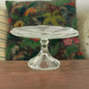 Présentoir à gâteau vintage sur piédouche en verre moulé incolore années 50 diamètre du plateau 24 cm par Hello Broc brocante en ligne
