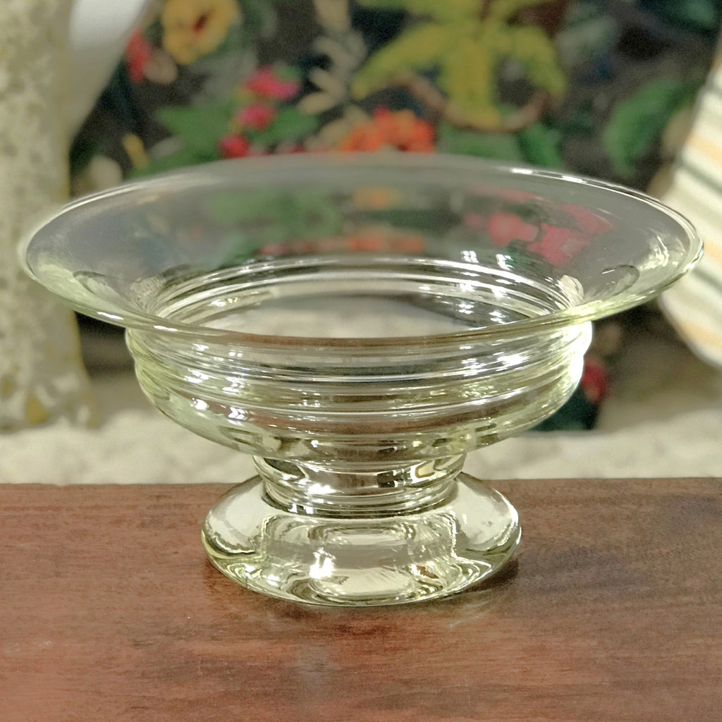 Coupe à fruits vintage sur piédouche en verre moulé par Hello Broc brocante en ligne