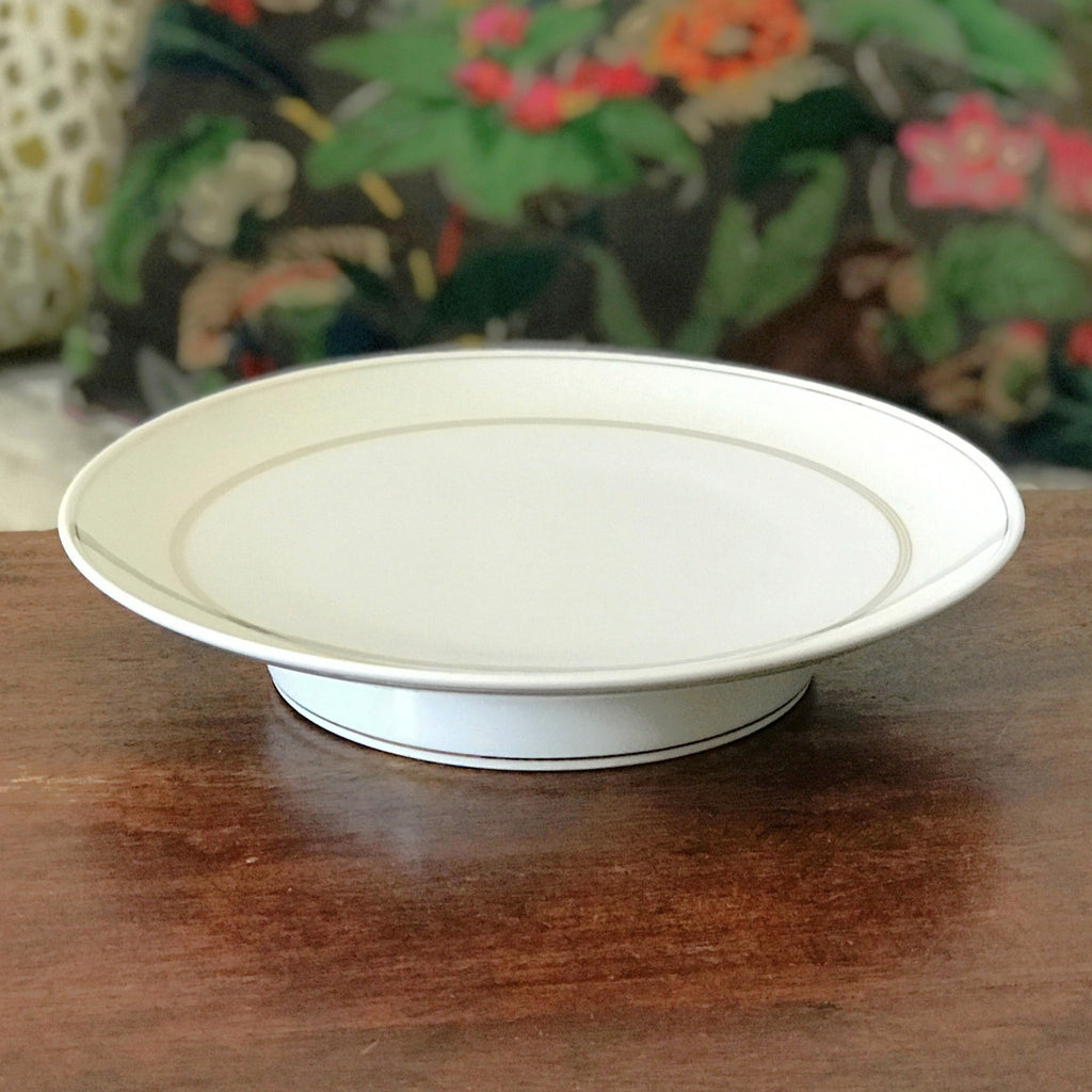 Présentoir à gâteau sur petit piédouche porcelaine de Limoges A. Vignaud par Hello Broc brocante en ligne