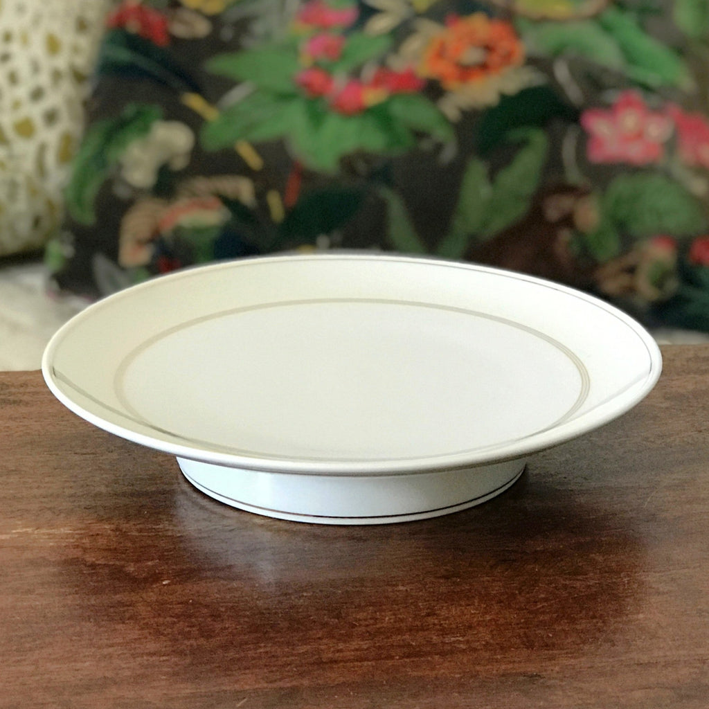 Présentoir à gâteau sur petit piédouche porcelaine de Limoges A. Vignaud par Hello Broc brocante en ligne