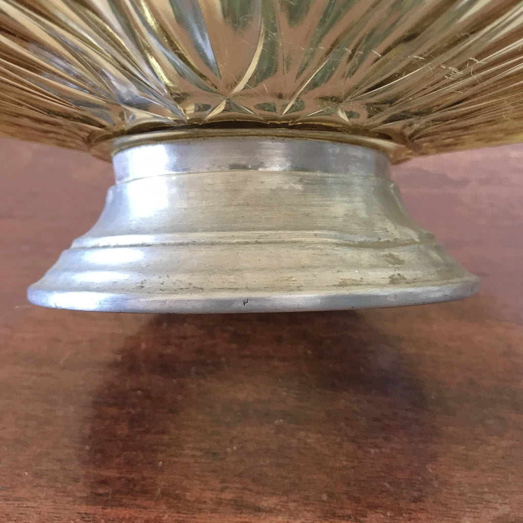 Grand présentoir à gâteau Art Déco en verre moulé jaune sur pied diamètre 31 cm par Hello Broc brocante en ligne