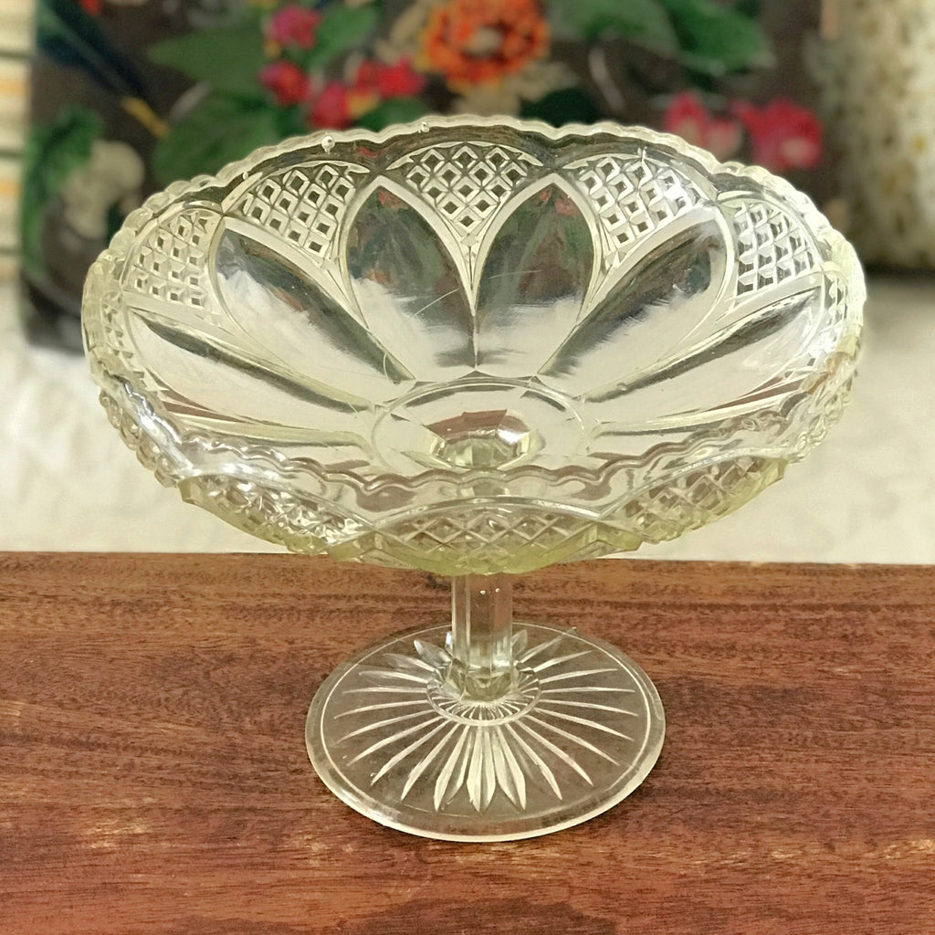 Grand compotier vintage sur pied en cristal moulé années 50 par Hello Broc brocante en ligne