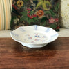 Présentoir à gâteau sur pied Art Déco Pexonne porcelaine opaque décor Jolibois Circa 1920 par Hello Broc brocante en ligne