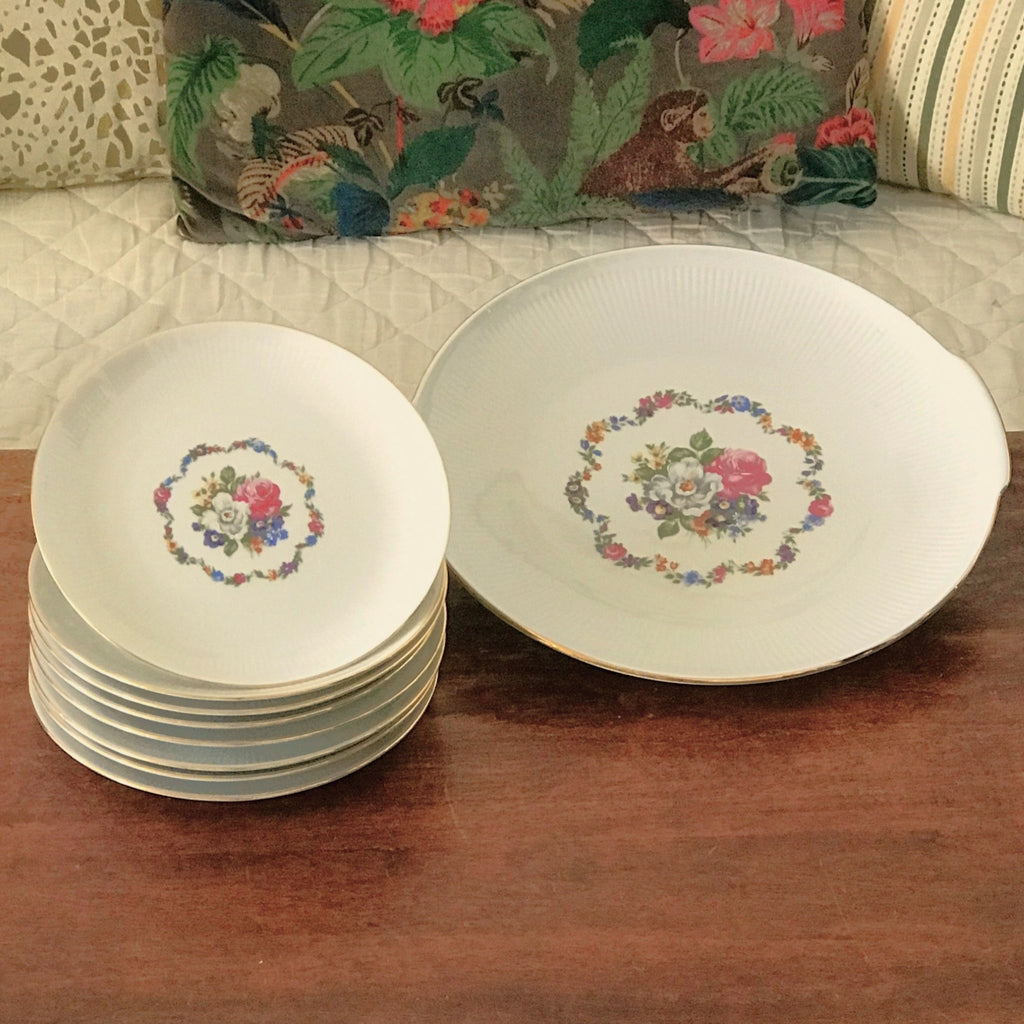 Ensemble service à tarte en porcelaine de Bavière Winterling : plat à tarte et 8 assiettes à dessert par Hello Broc brocante en ligne