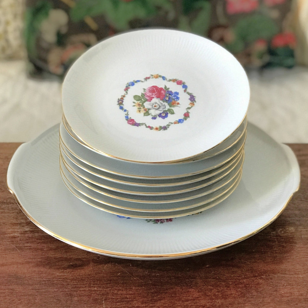 Ensemble service à tarte en porcelaine de Bavière Winterling : plat à tarte et 8 assiettes à dessert par Hello Broc brocante en ligne