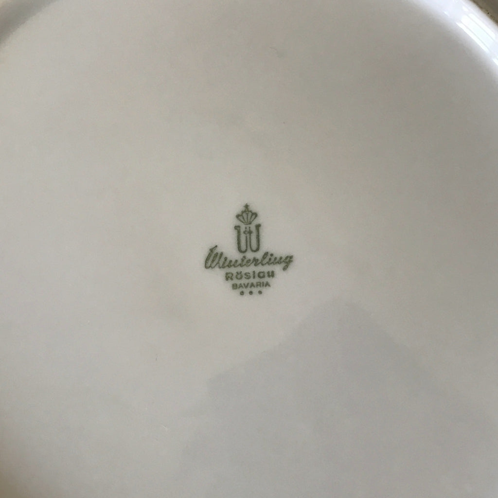 Ensemble service à tarte en porcelaine de Bavière Winterling : plat à tarte et 8 assiettes à dessert par Hello Broc brocante en ligne