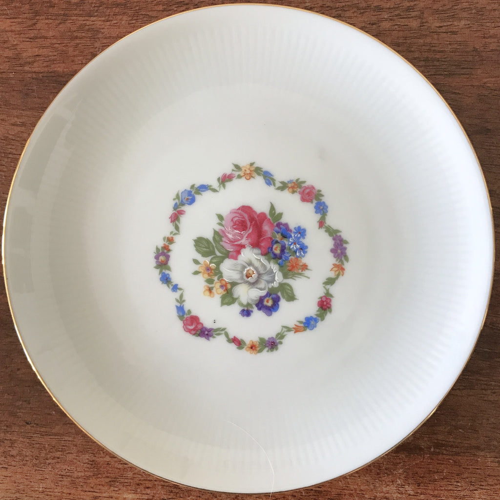 Ensemble service à tarte en porcelaine de Bavière Winterling : plat à tarte et 8 assiettes à dessert par Hello Broc brocante en ligne