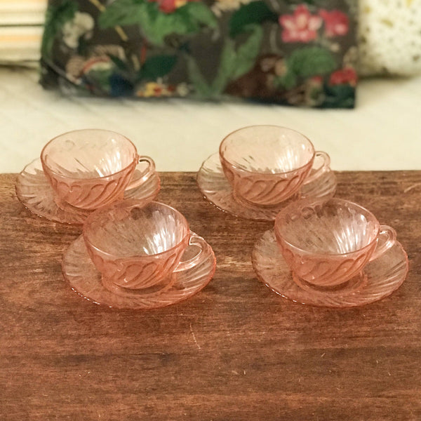 Lot de 4 tasses et 4 sous-tasses coordonnées en verre moulé rose Luminarc Arcoroc Rosaline par Hello Broc brocante en ligne