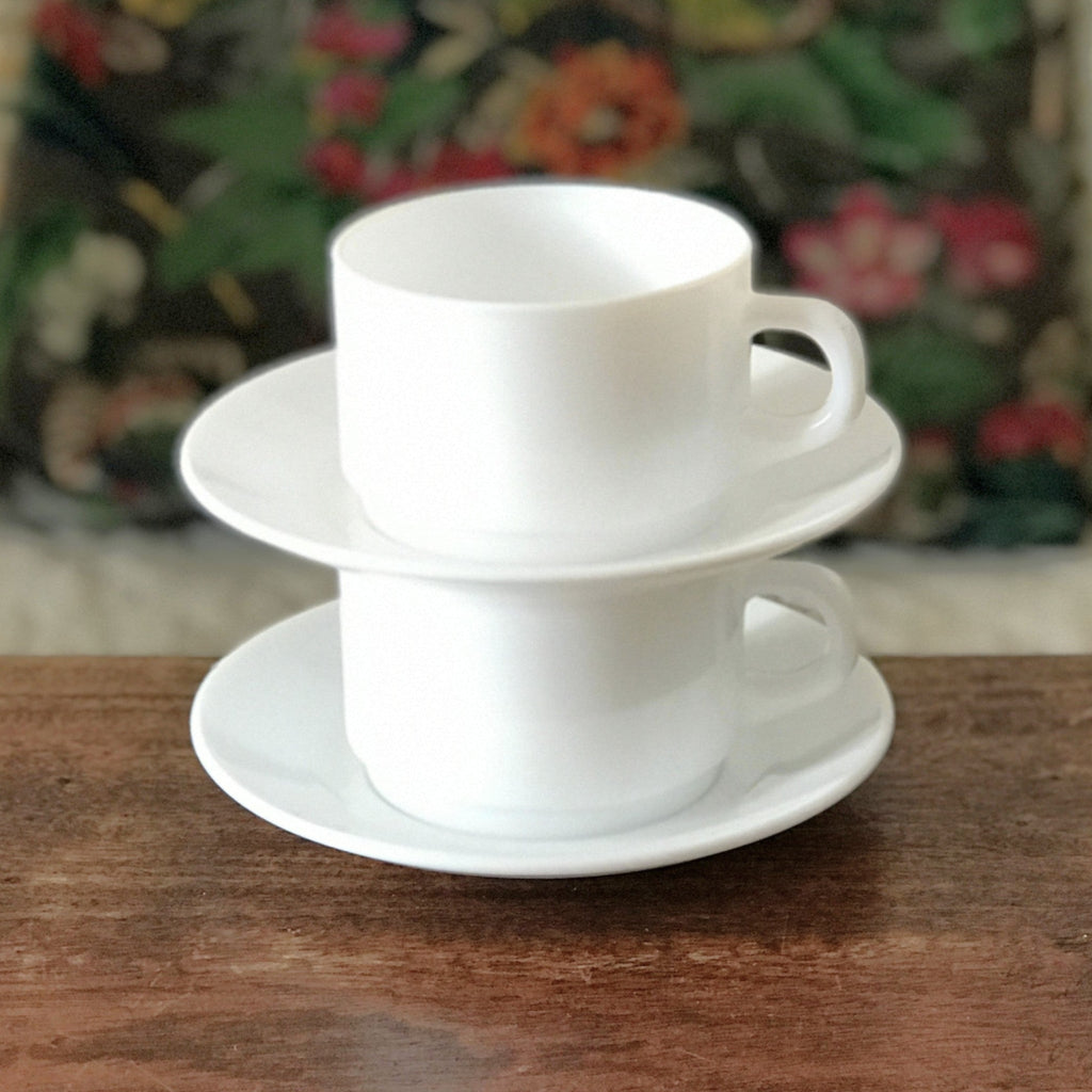 Lot de 2 tasses à thé et 2 soucoupes Arcopal en verre opalin blanc contenance de 20 cl par  Hello Broc brocante en ligne
