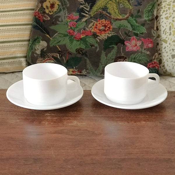 Lot de 2 tasses à thé et 2 soucoupes Arcopal en verre opalin blanc contenance de 20 cl par  Hello Broc brocante en ligne