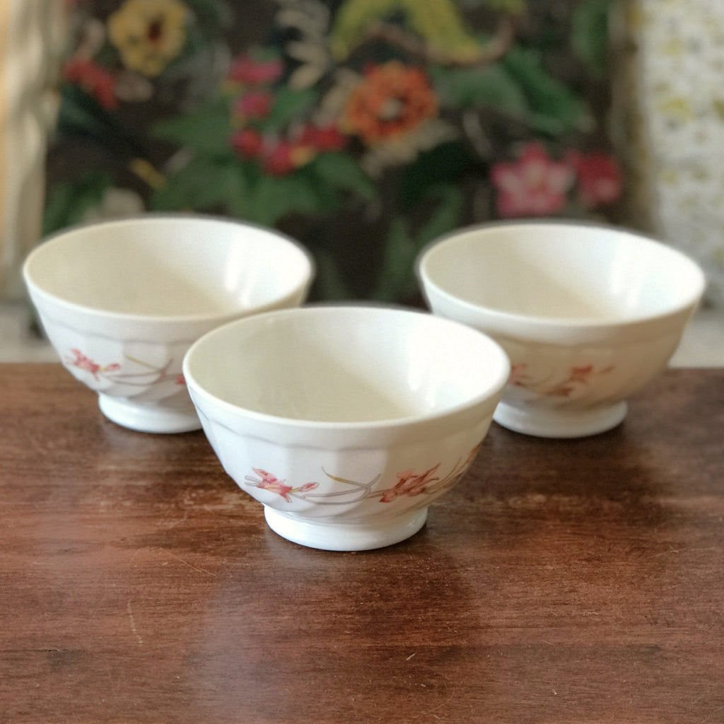 Lot de 3 bols Arcopal torse motif Diana verre opalin blanc vintage années 80 par Hello Broc brocante en ligne