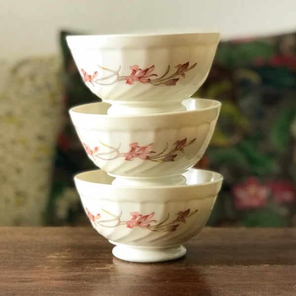 Lot de 3 bols Arcopal torse motif Diana verre opalin blanc vintage années 80 par Hello Broc brocante en ligne