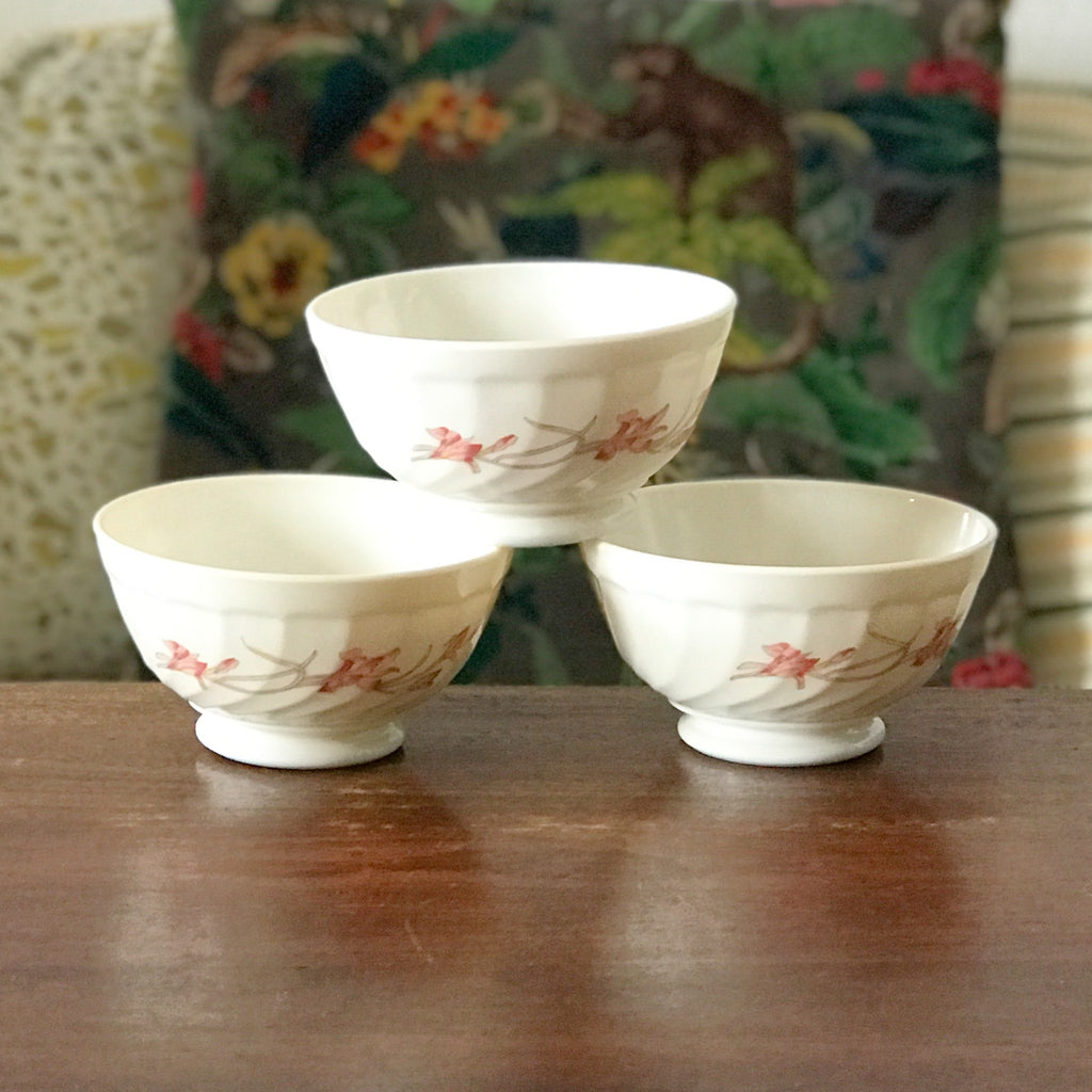 Lot de 3 bols Arcopal torse motif Diana verre opalin blanc vintage années 80 par Hello Broc brocante en ligne