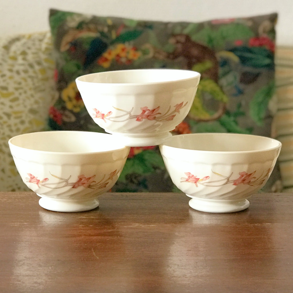Lot de 3 bols Arcopal torse motif Diana verre opalin blanc vintage années 80 par Hello Broc brocante en ligne