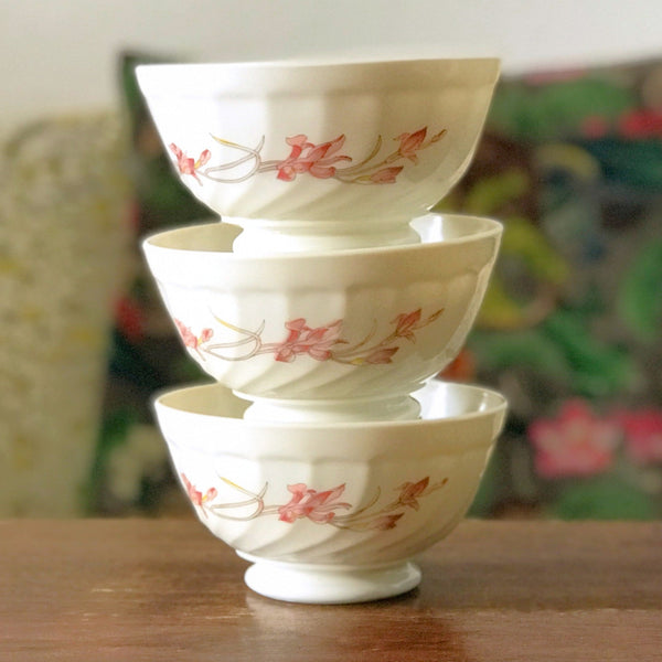 Lot de 3 bols Arcopal torse motif Diana verre opalin blanc vintage années 80 par Hello Broc brocante en ligne