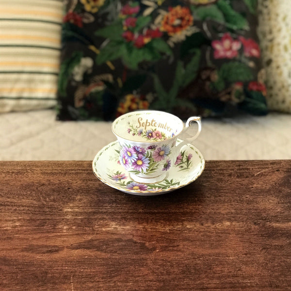Tasse à thé et soucoupe coordonnée Royal Albert Bone China Septembre par Hello Broc brocante en ligne