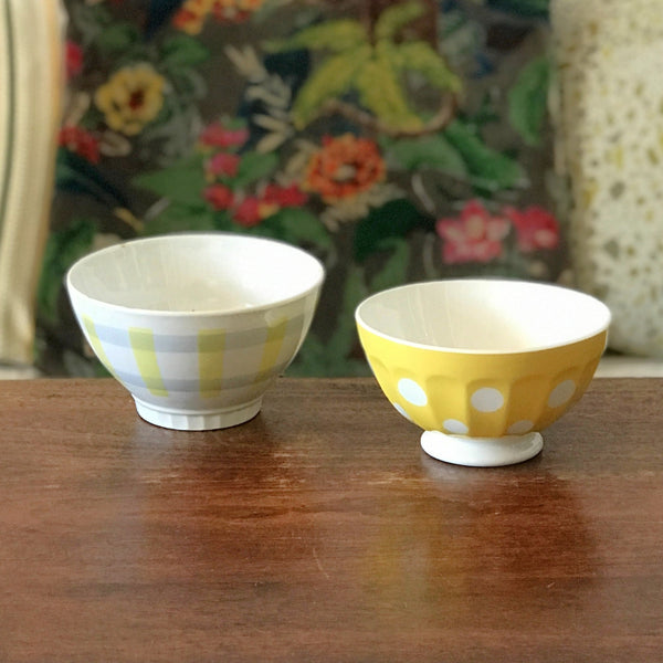 Ensemble de 2 bols en céramique jaune pois blancs et quadrillé gris et jaune par Hello Broc brocante en ligne