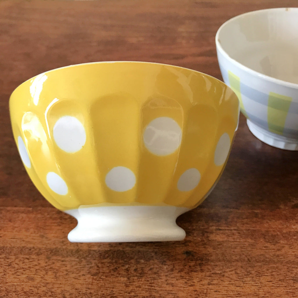 Ensemble de 2 bols en céramique jaune pois blancs et quadrillé gris et jaune par Hello Broc brocante en ligne