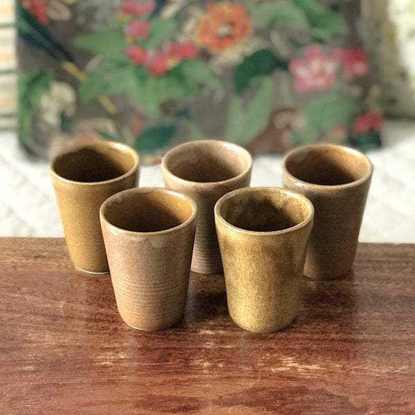 Lot de 5 tasses vintage en grès vernissé Digoin contenance de 11 cl par Hello Broc brocante en ligne