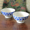Paire de grands bols à café dits de grand-mère à facettes en faïence attribution Digoin Sarreguemines décor bleu Art Déco par Hello Broc brocante en ligne