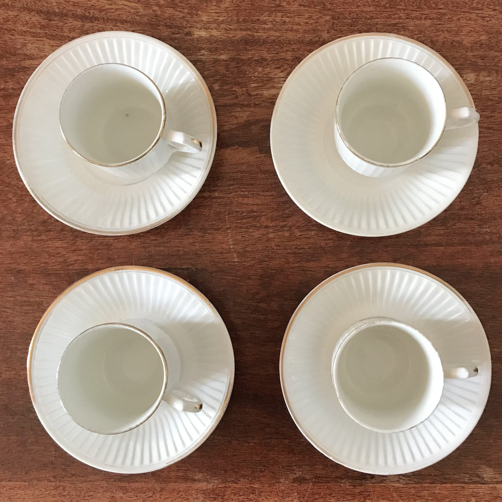 Ensemble de 4 tasses à café et 4 soucoupes coordonnées en porcelaine blanche de France par Hello Broc brocante en ligne