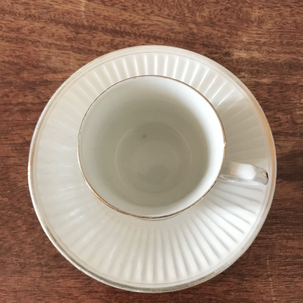 Ensemble de 4 tasses à café et 4 soucoupes coordonnées en porcelaine blanche de France par Hello Broc brocante en ligne
