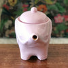Théière décorative éléphant en céramique rose pâle attribuée à Moulin du Loup par Hello Broc brocante en ligne