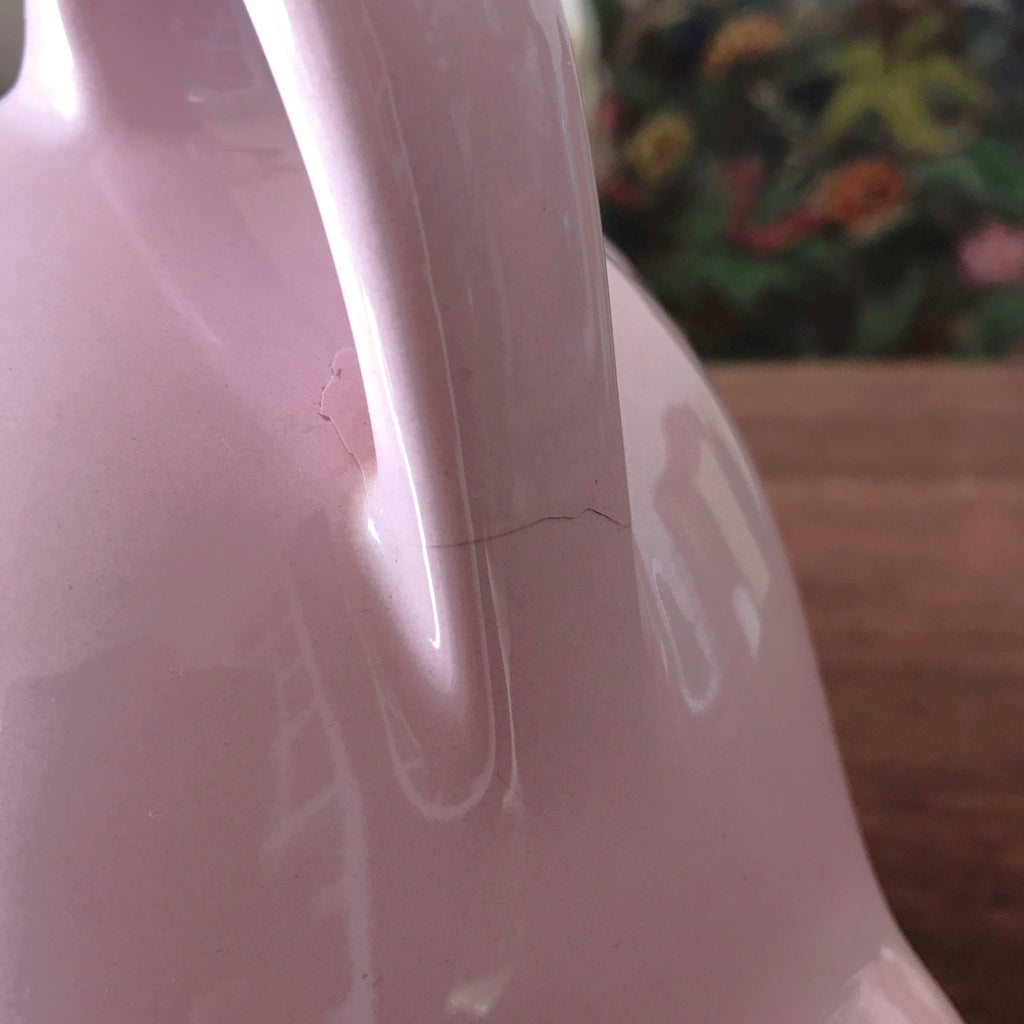 Théière décorative éléphant en céramique rose pâle attribuée à Moulin du Loup par Hello Broc brocante en ligne