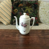 Théière cafetière en porcelaine blanche décor gris et rose fleurs stylisées par Hello Broc brocante en ligne
