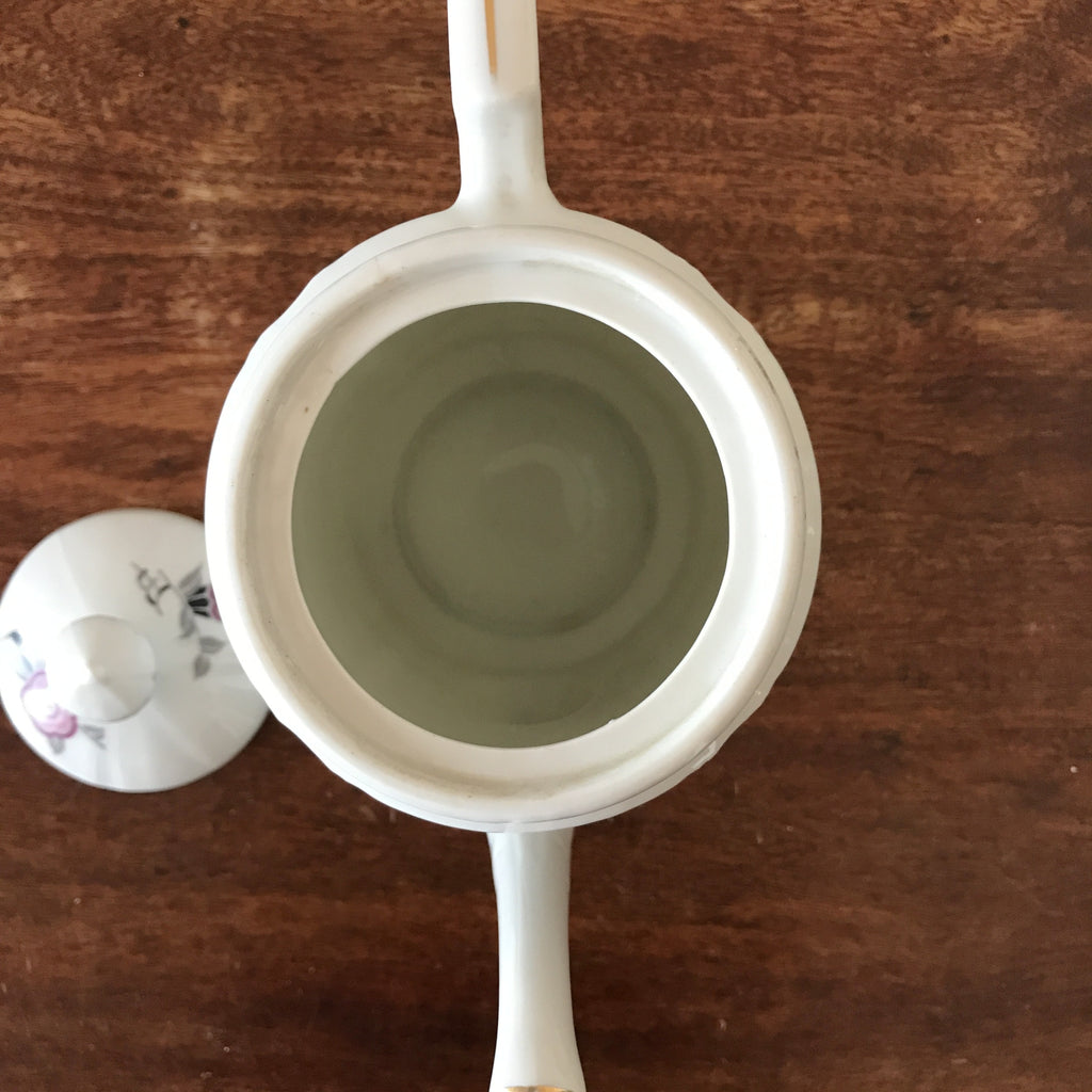 Théière cafetière en porcelaine blanche décor gris et rose fleurs stylisées par Hello Broc brocante en ligne