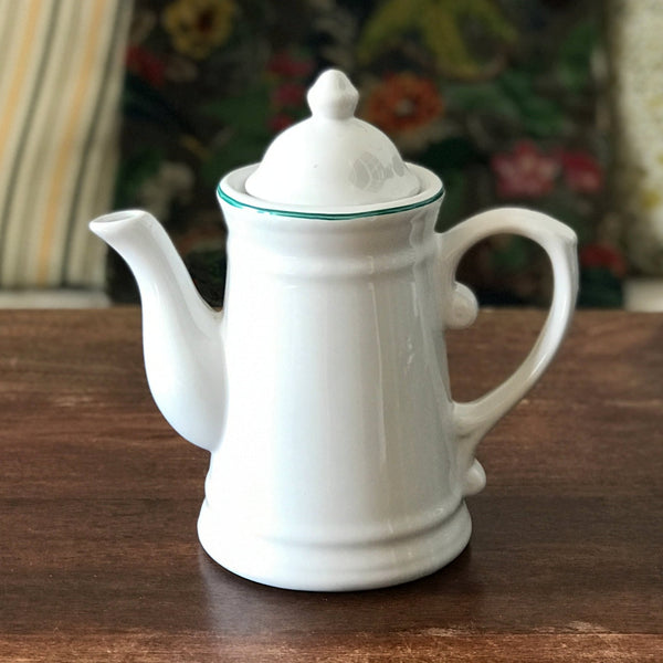 Cafetière vintage en céramique émaillée blanche Yves Rocher contenance 1,5 litres par Hello Broc brocante en ligne