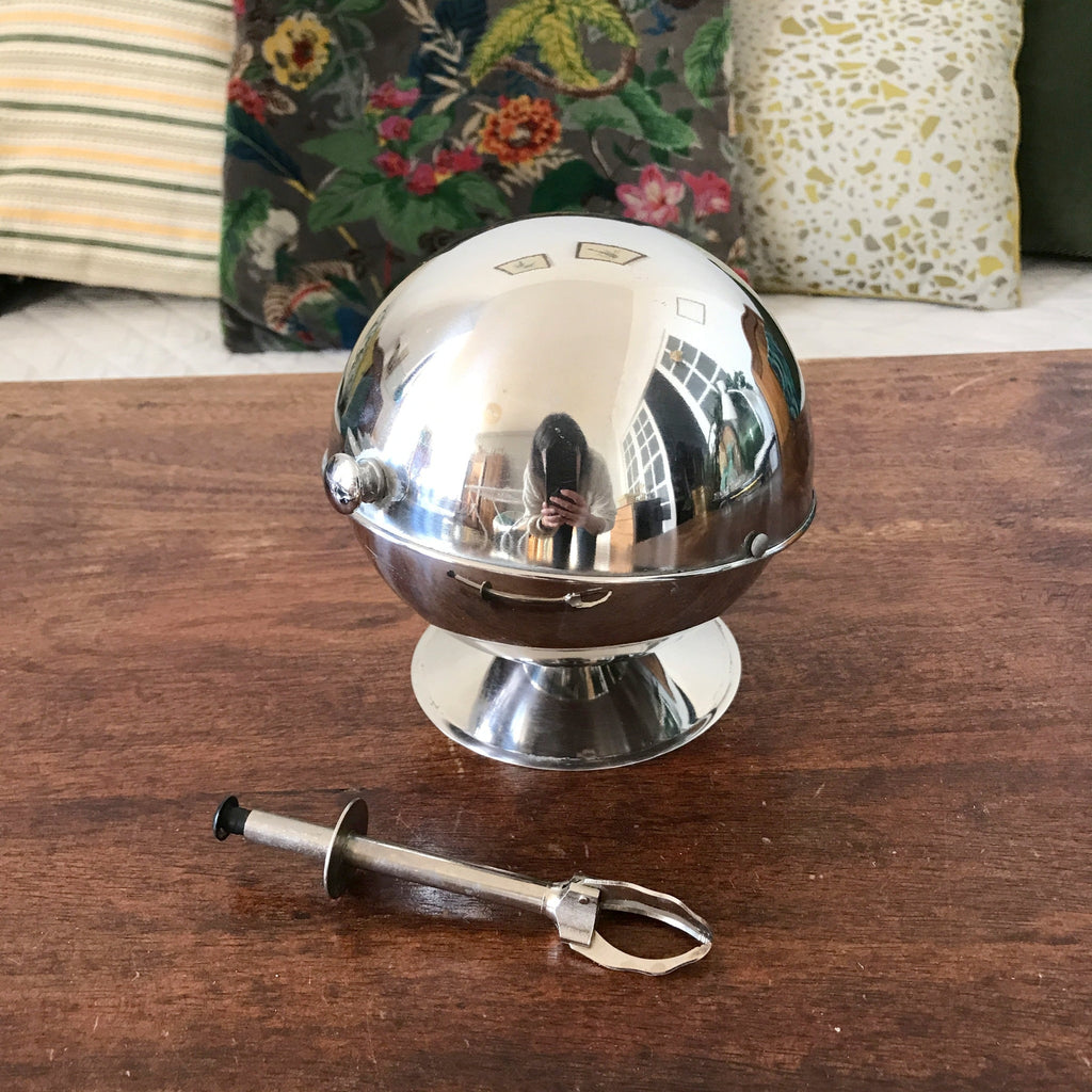 Sucrier vintage boule en chrome avec sa pince à sucre par Hello Broc brocante en ligne