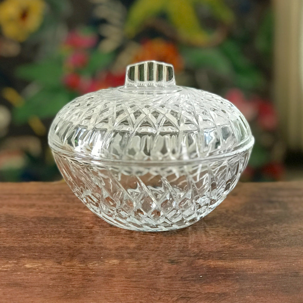 Bonbonnière sucrier drageoir vintage en verre moulé incolore par Hello Broc brocante en ligne