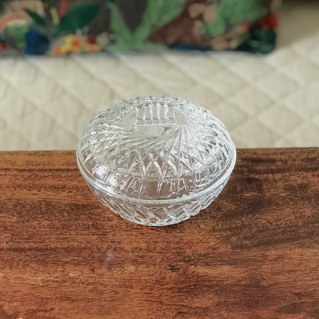 Bonbonnière sucrier drageoir vintage en verre moulé incolore par Hello Broc brocante en ligne