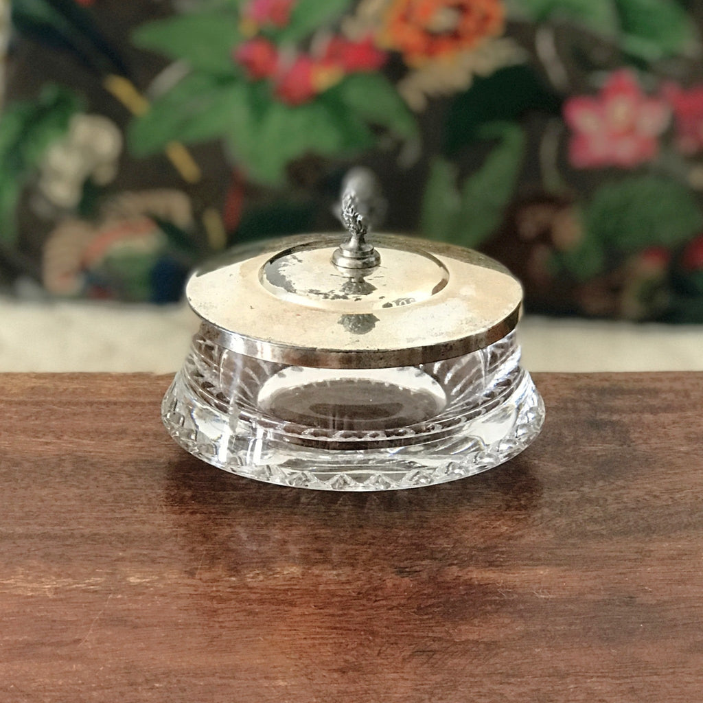 Sucrier en cristal taillé et couvercle en métal argenté surmonté d'un gland Wolff Germany par Hello Broc brocante en ligne