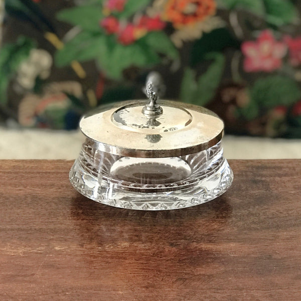Sucrier en cristal taillé et couvercle en métal argenté surmonté d'un gland Wolff Germany par Hello Broc brocante en ligne