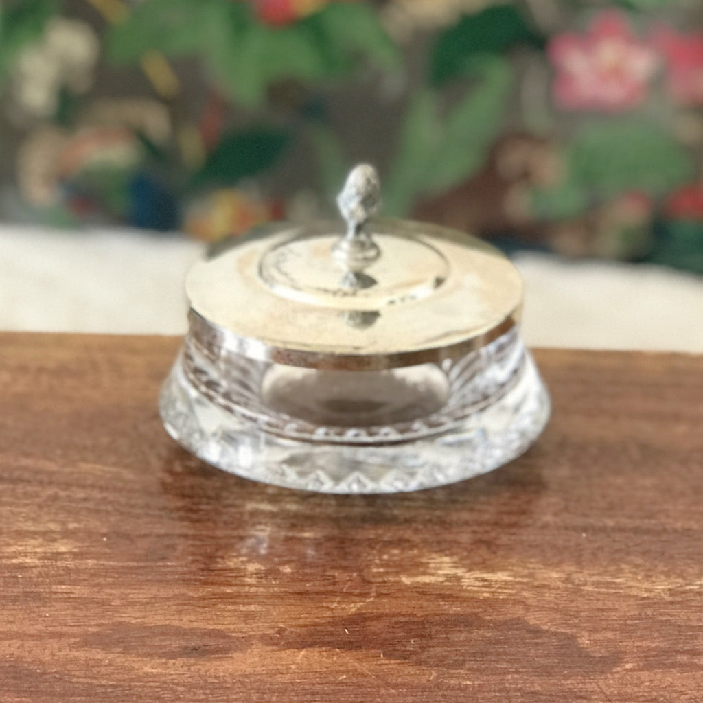 Sucrier en cristal taillé et couvercle en métal argenté surmonté d'un gland Wolff Germany par Hello Broc brocante en ligne