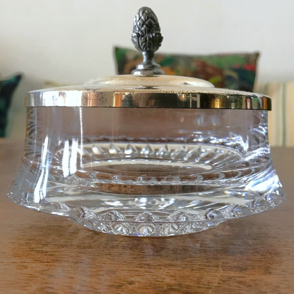 Sucrier en cristal taillé et couvercle en métal argenté surmonté d'un gland Wolff Germany par Hello Broc brocante en ligne