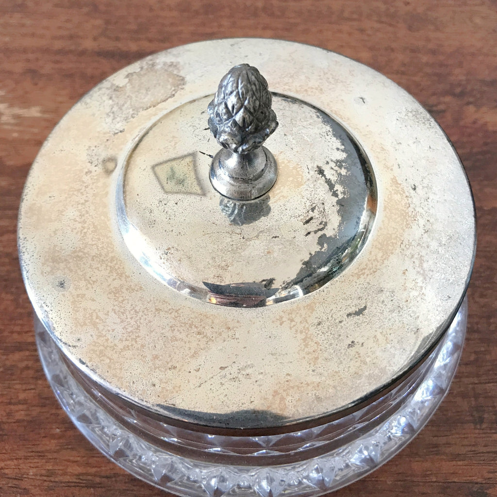 Sucrier en cristal taillé et couvercle en métal argenté surmonté d'un gland Wolff Germany par Hello Broc brocante en ligne