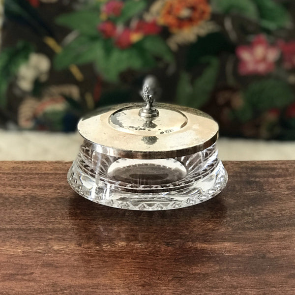 Sucrier en cristal taillé et couvercle en métal argenté surmonté d'un gland Wolff Germany par Hello Broc brocante en ligne