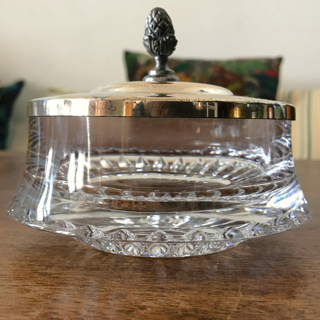 Sucrier en cristal taillé et couvercle en métal argenté surmonté d'un gland Wolff Germany par Hello Broc brocante en ligne