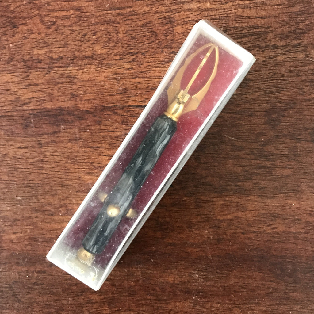 Pince crabe courte à sucre ou à glaçon manche bakélite détails dorés longueur 13 cm par Hello Broc brocante en ligne