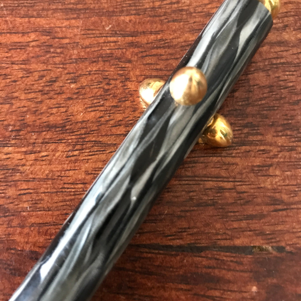 Pince crabe courte à sucre ou à glaçon manche bakélite détails dorés longueur 13 cm par Hello Broc brocante en ligne