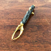 Pince crabe courte à sucre ou à glaçon manche bakélite détails dorés longueur 13 cm par Hello Broc brocante en ligne