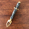 Pince crabe courte à sucre ou à glaçon manche bakélite détails dorés longueur 13 cm par Hello Broc brocante en ligne