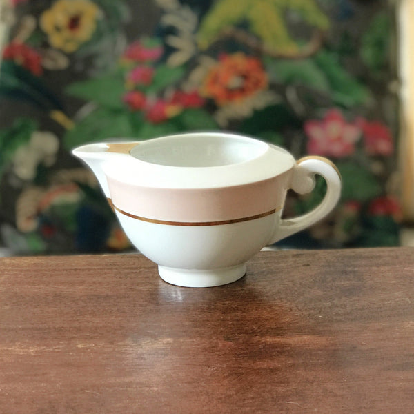 Pot à lait vintage en porcelaine de Limoges A. Vignaud par Hello Broc brocante en ligne