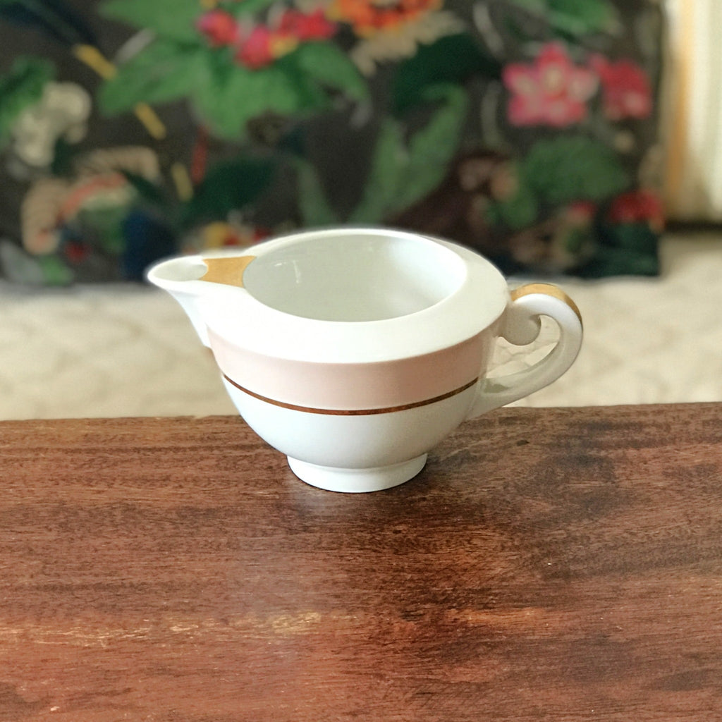 Pot à lait vintage en porcelaine de Limoges A. Vignaud par Hello Broc brocante en ligne